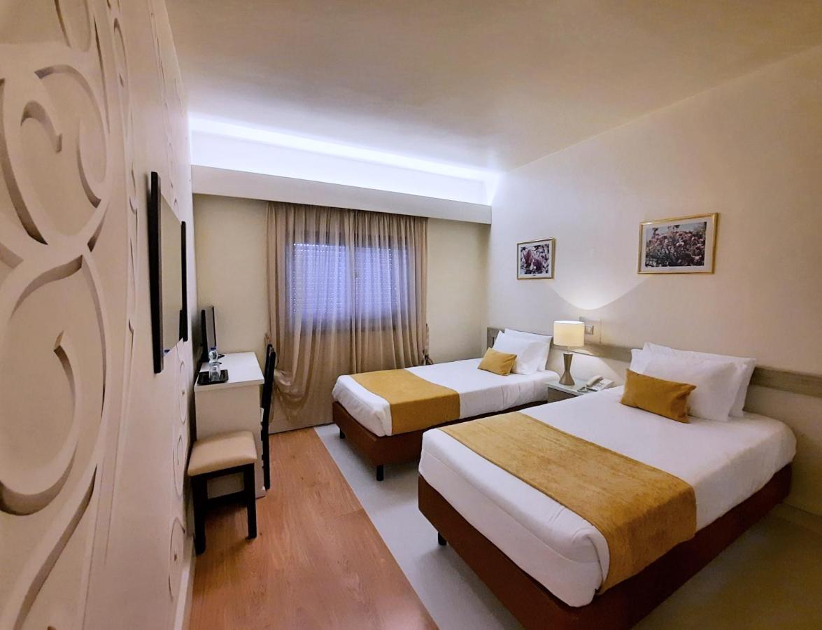 Twin Room,1421630367:JPEG